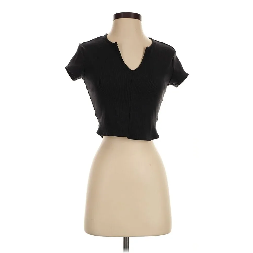 Alo Yoga Black Ribbed Cropped V-Neck Top – Size XS